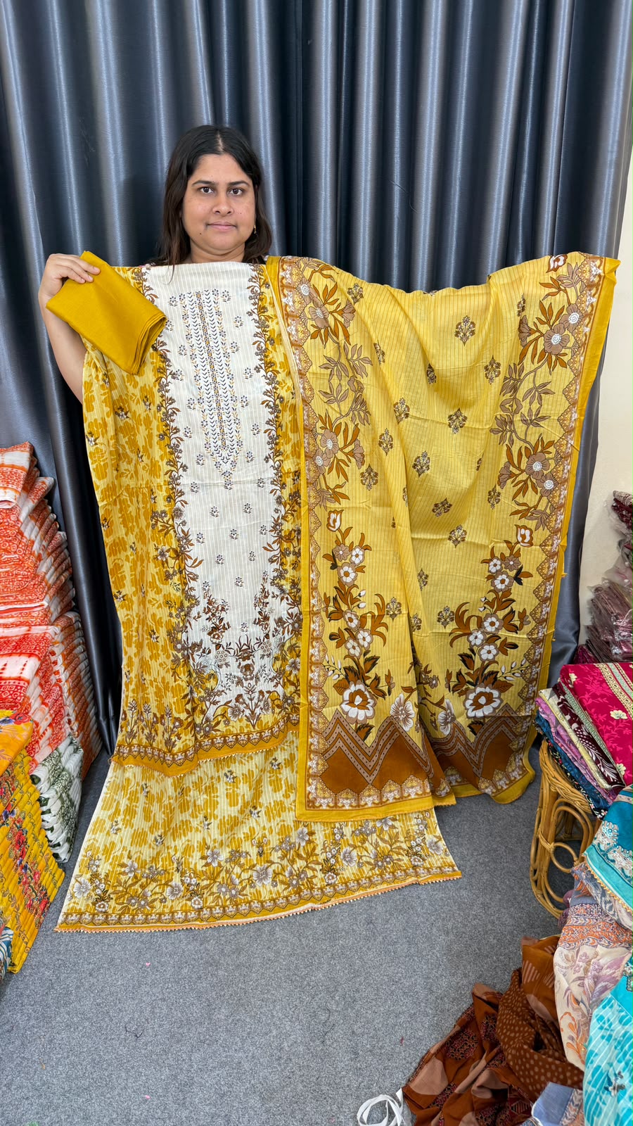 নতুন জরি সুতার — হলুদ