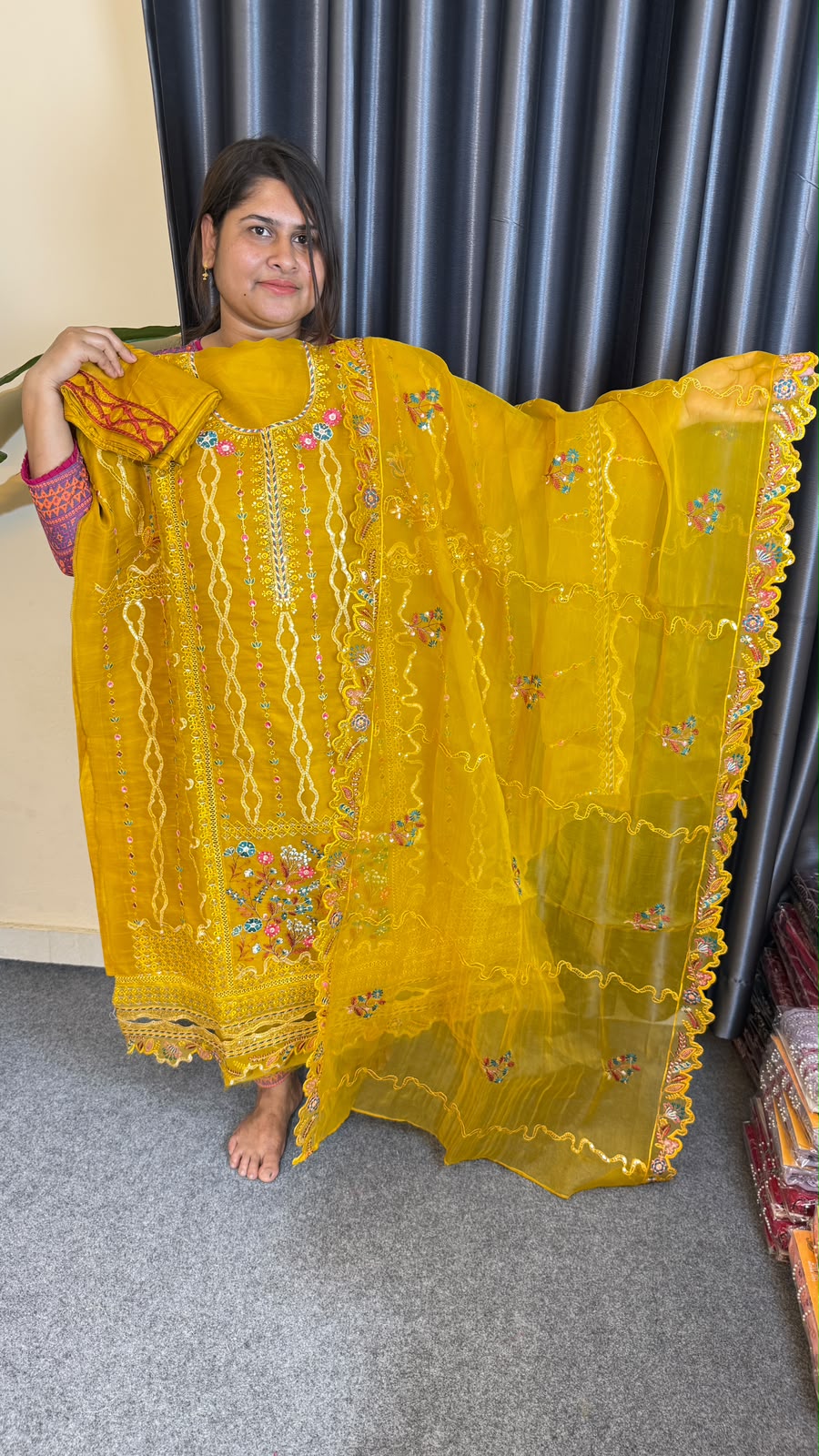অর্গানজা পার্টি ড্রেস — ফিতা হলুদ